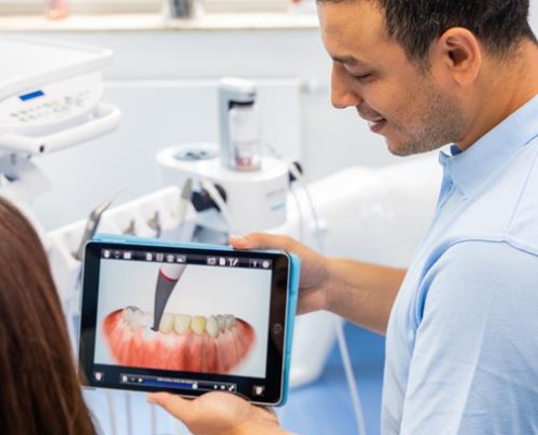 Behandlungsaufklärung am Tablet im Prophylaxezentrum Aschaffenburg